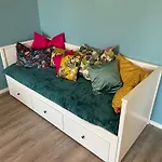 Zentrale Neubauwohnung Mit Balkon