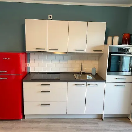 Zentrale Neubauwohnung Mit Balkon