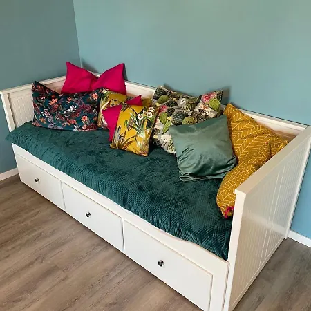 Zentrale Neubauwohnung Mit Balkon