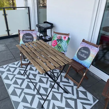 Apartment Zentrale Neubauwohnung Mit Balkon *