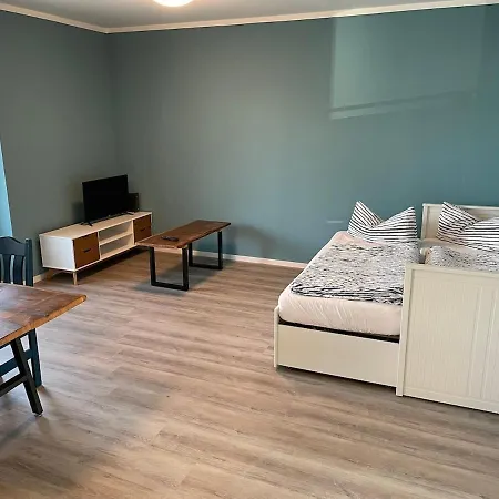 Zentrale Neubauwohnung Mit Balkon