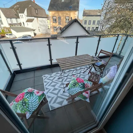 Apartment Zentrale Neubauwohnung Mit Balkon *