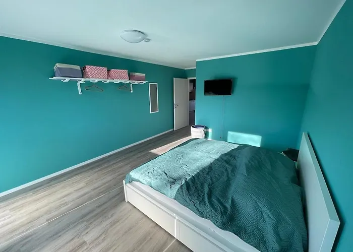 Zentrale Neubauwohnung Mit Balkon Apartamento *