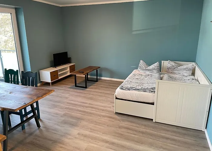 Zentrale Neubauwohnung Mit Balkon