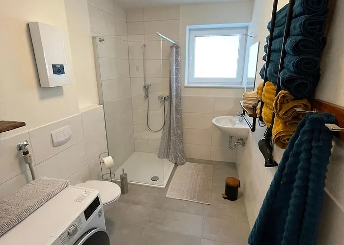 Zentrale Neubauwohnung Mit Balkon Apartamento