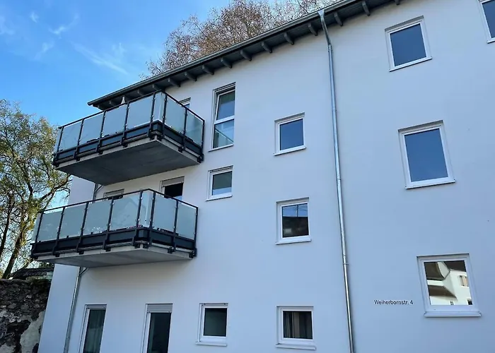 Zentrale Neubauwohnung Mit Balkon Apartamento *